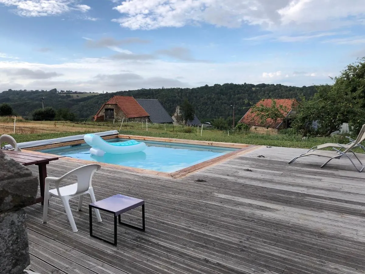 Maison Typique Auvergnate, Piscine Et Four A Pain Saint-Christophe-Les-Gorges France