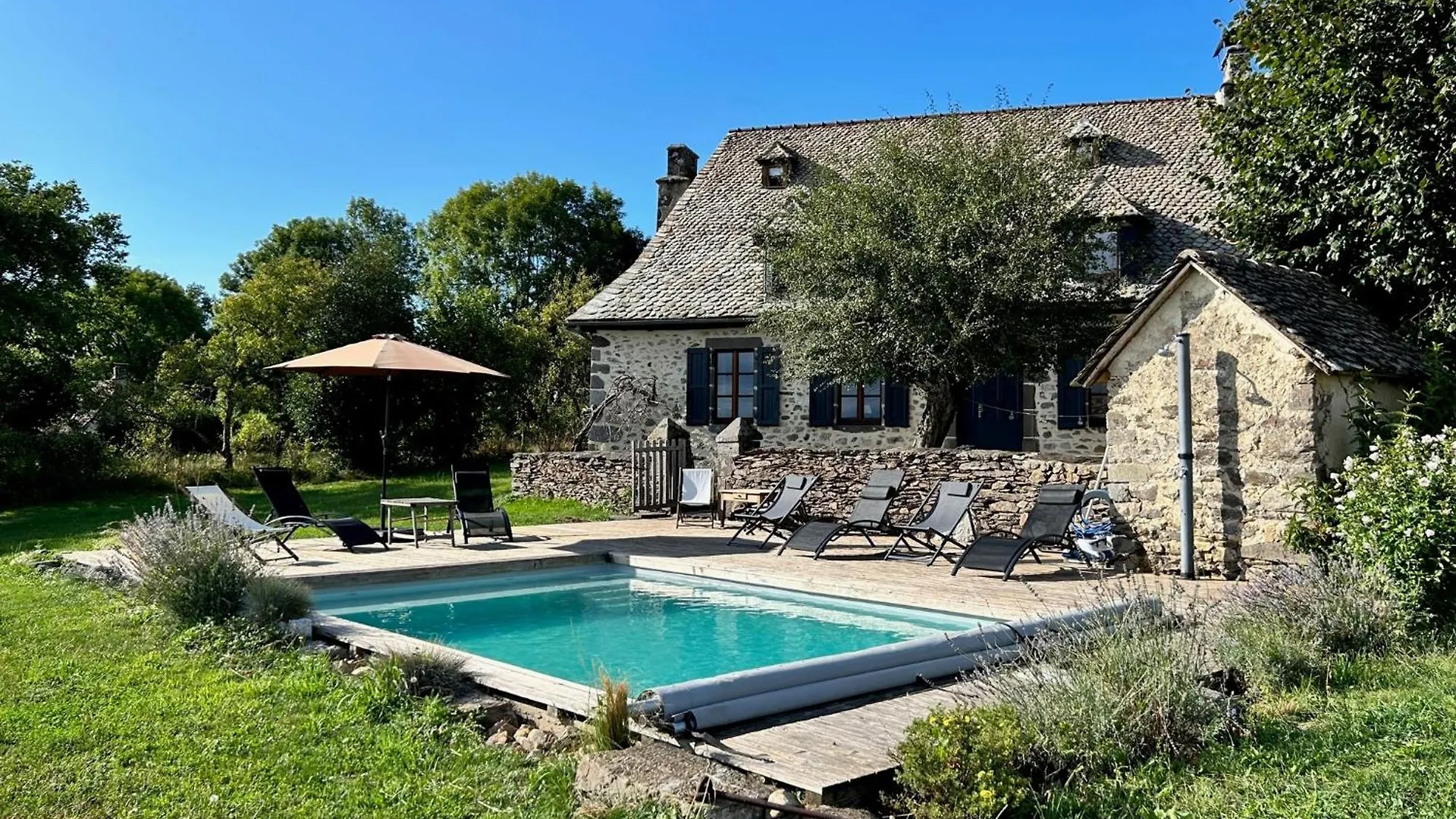 Holiday home Maison Typique Auvergnate, Piscine Et Four A Pain Saint-Christophe-Les-Gorges